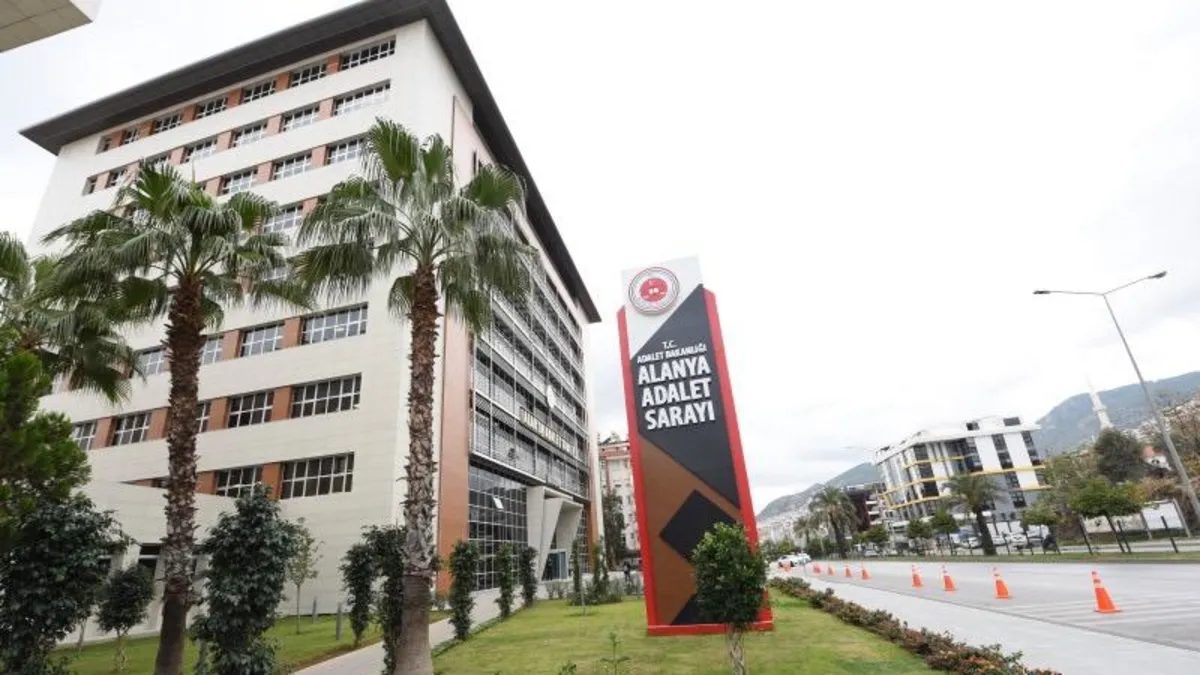 Alanya'da 60 milyonluk dolandırıcılık davasında 15 sanık yargılanıyor