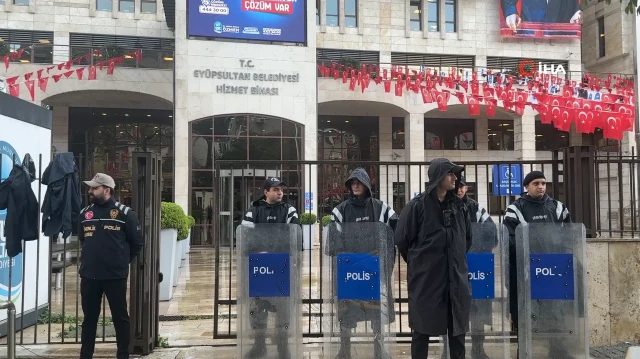 Eyüpsultan Belediyesi'ne operasyon: 28 kişi gözaltına alındı