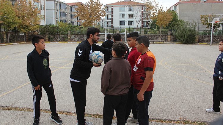 Görme Engelli Abdülkadir, Mezun Olduğu Okula Öğretmen Atandı