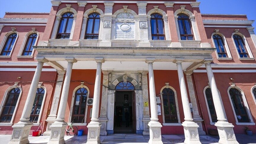 Fatih İmam Hatip Ortaokulu: 1869'dan günümüze taş mektep