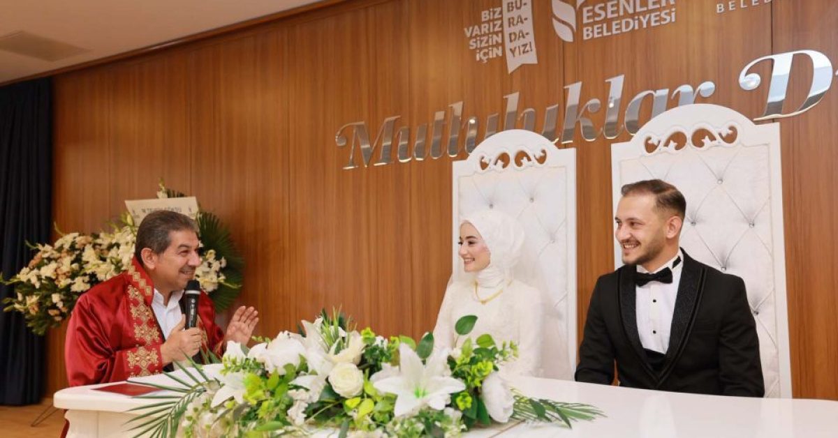 Esenler'de çiftlere ücretsiz nikah hatırası sunuluyor