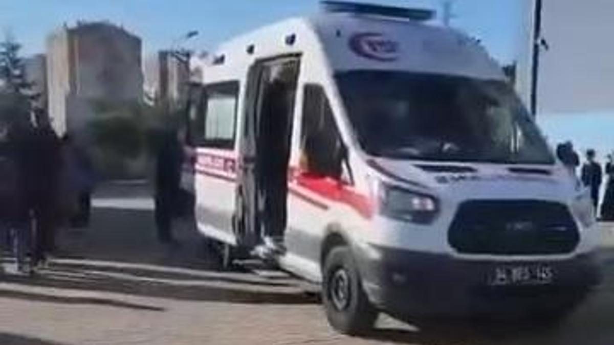Başakşehir'de ortaokulda bıçaklı saldırı: 8 öğrenci yaralandı