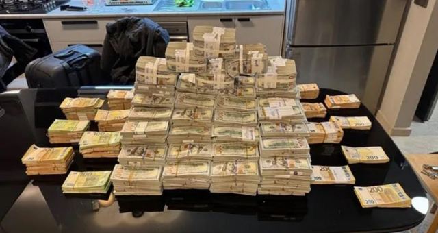 Esenyurt Belediyesi'nde rüşvet soruşturmasında çelik kasalar bulundu