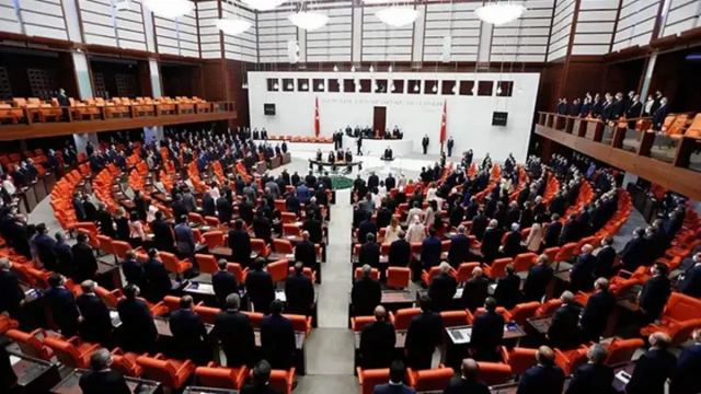 Meclis'te fon krizi tartışmaları: Muhalefet tepkili, ara verildi