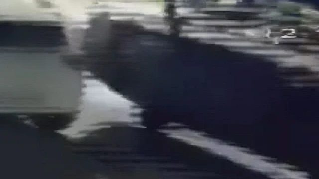 Arnavutköy'de otomobil park halindeki araca çarparak yan yattı