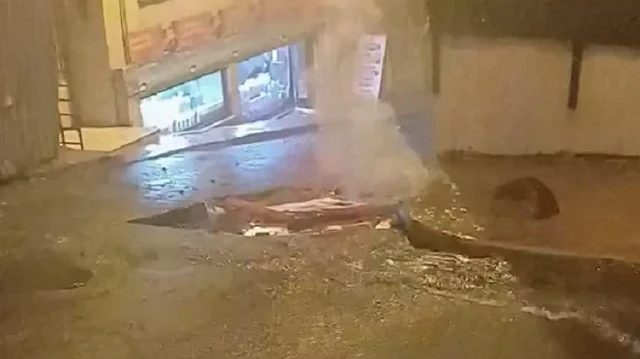İstanbul Sütlüce'de sağanak sonrası elektrik hattında kaçak oluştu