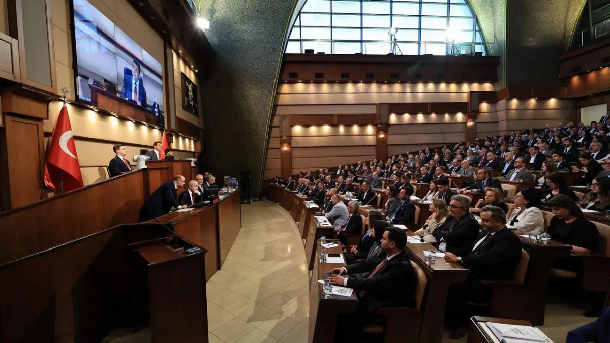 İBB Meclis Üyelerine Tehdit İddiası: 'Savcıyla Konuşurum'