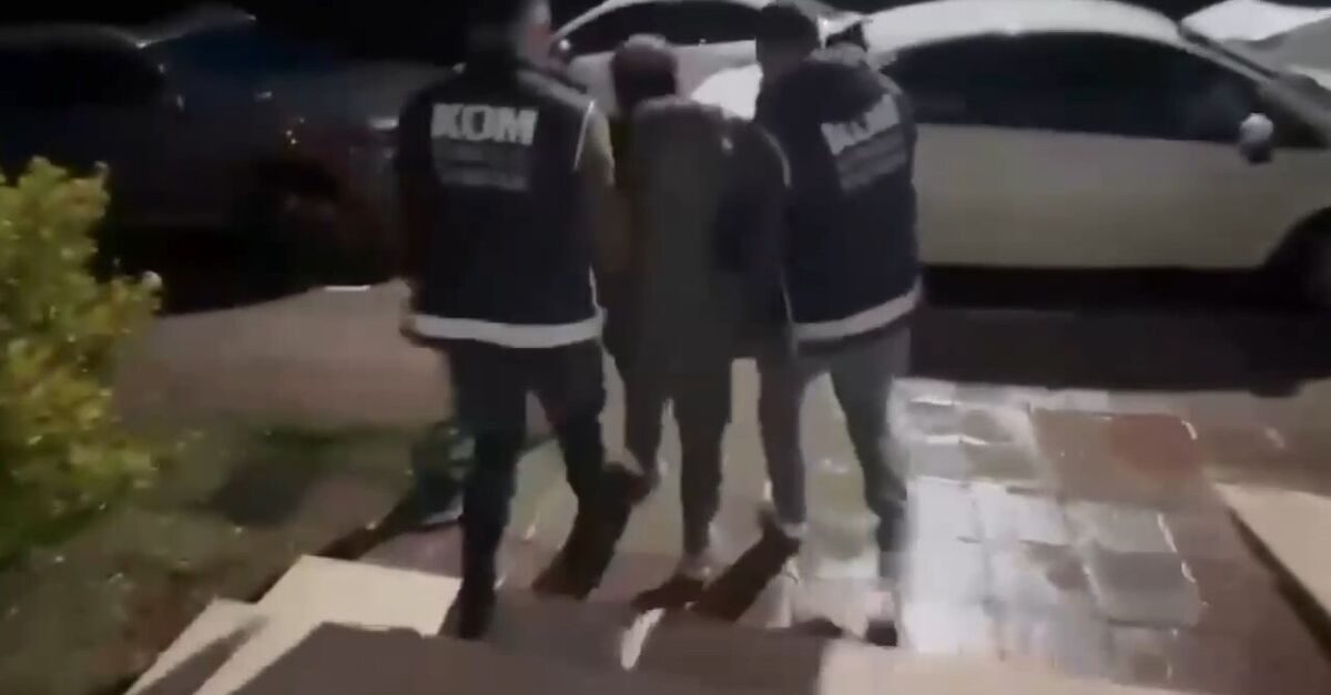FETÖ şüphelisi 20 kişi İstanbul'da adliyeye sevk edildi