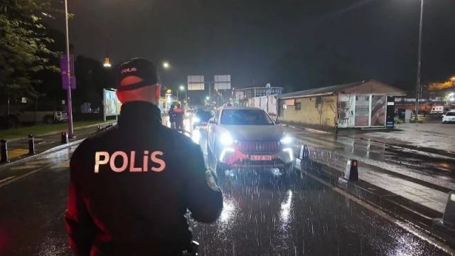 İstanbul'da Huzur Denetimi: Araçlar Tek Tek Arandı