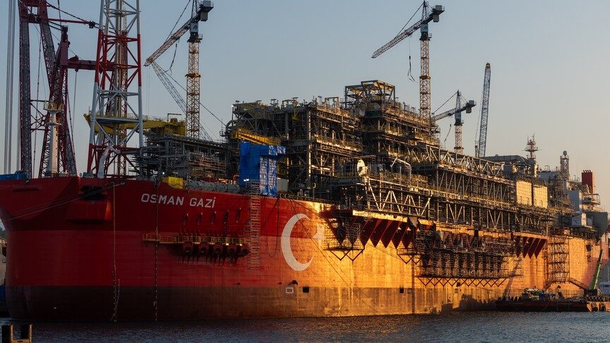 Osman Gazi yüzer üretim platformu Sakarya'ya uğurlandı