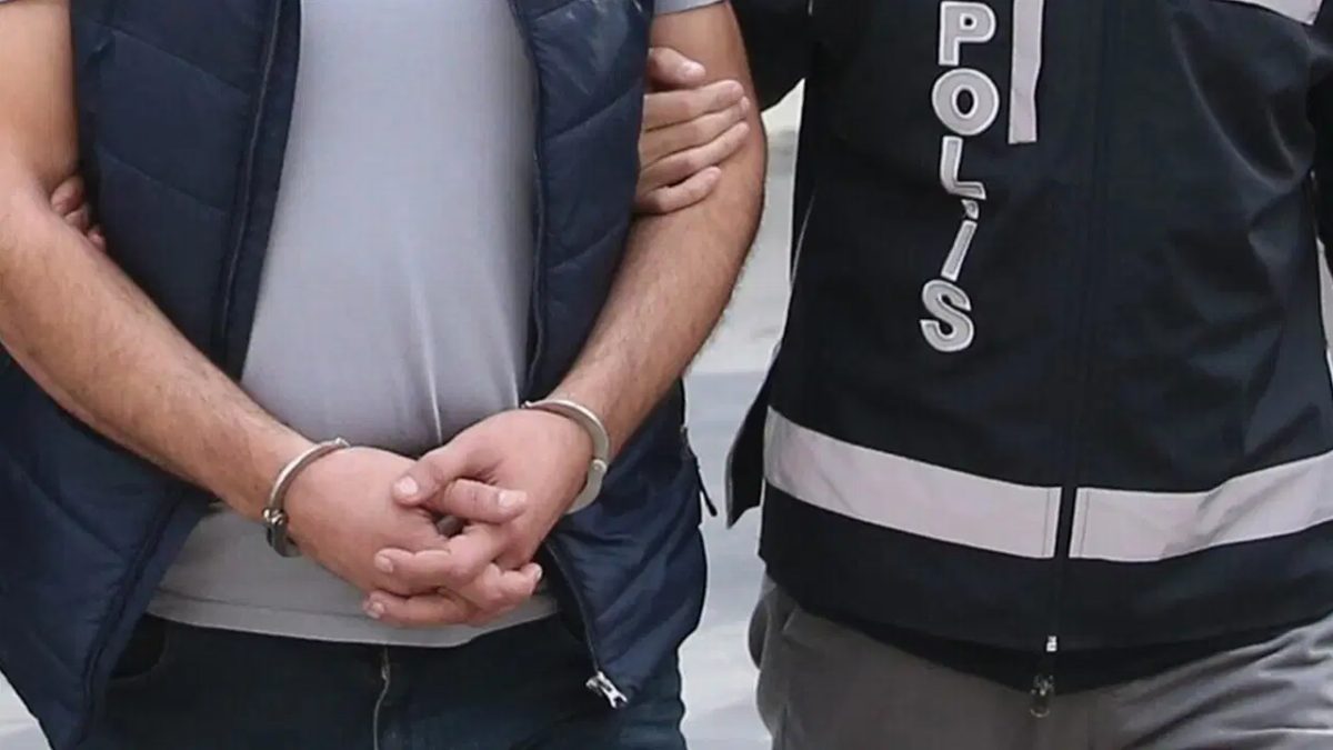Türkiye'de göçmen kaçakçılığı ağına operasyon: 14 gözaltı
