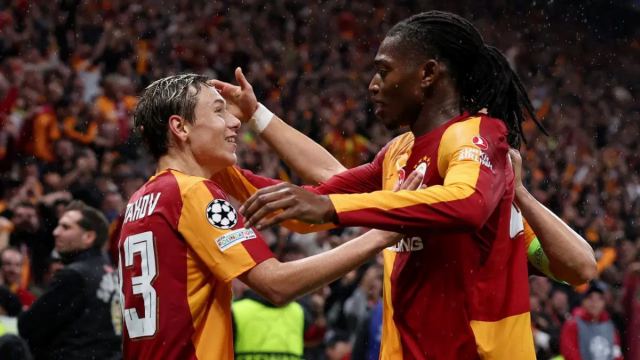 Aleksey Batrakov Galatasaray'da Barcelona'ya karşı gol attı