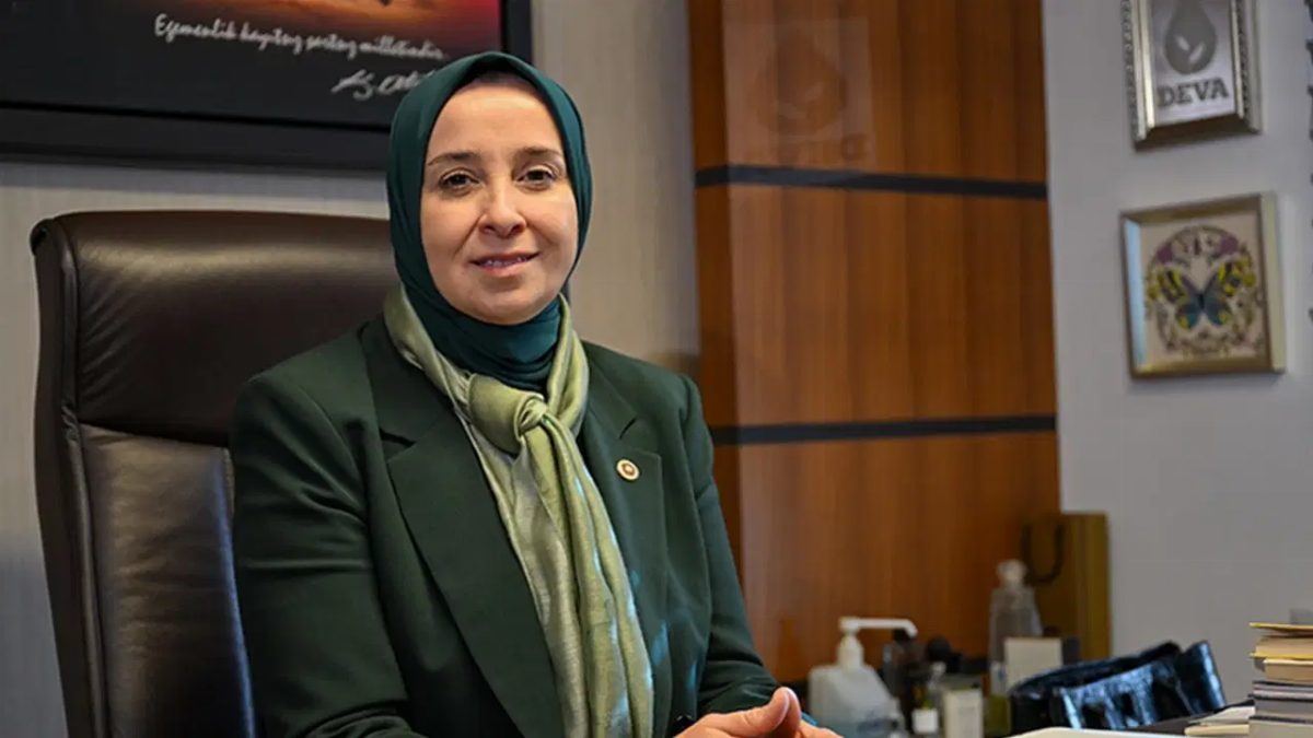 Elif Esen kimdir? Hayatı ve kariyeri hakkında bilgiler