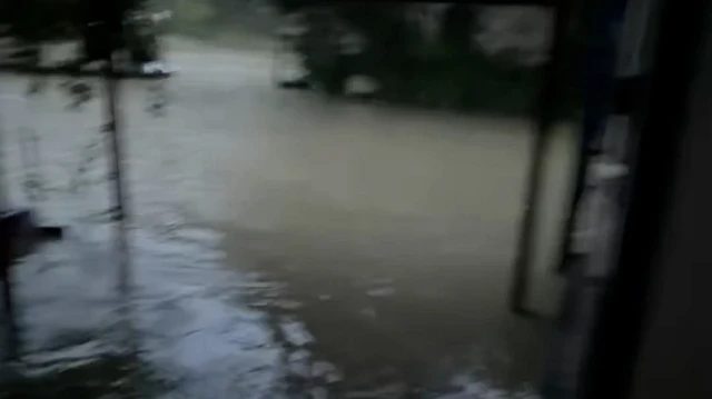 Murat Boz Maslak'taki Stüdyosunda Sel Nedeniyle Mahsur Kaldı