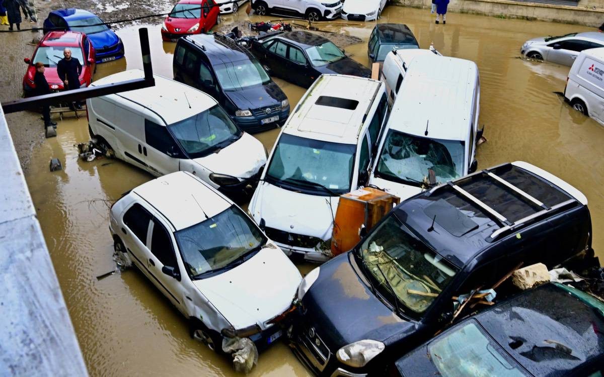 İstanbul'da Sel Baskınları: 2 Kayıp, 595 Mahsur Kişi