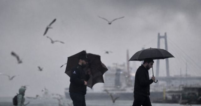 İstanbul'da Kuvvetli Yağış Uyarısı: Valilik ve Bakan Kurum Açıklama Yaptı