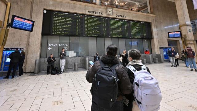 Belçika'da Kamu Çalışanları Greve Gitti