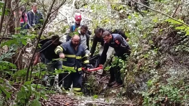 Yusufeli'nde otomobil uçuruma yuvarlandı, sürücü hayatını kaybetti