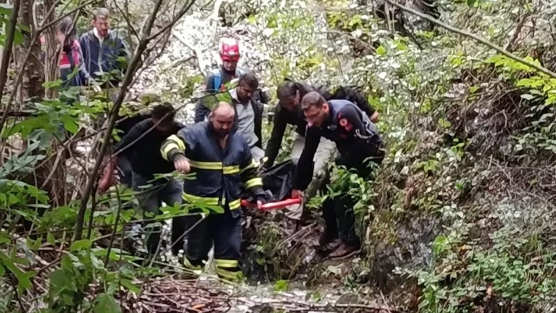 Yusufeli'nde otomobil uçuruma yuvarlandı, sürücü hayatını kaybetti