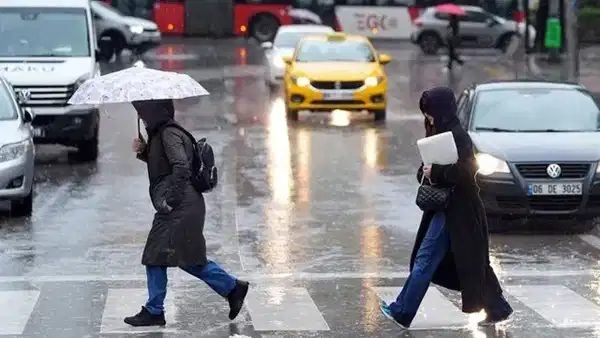 Meteoroloji İstanbul için sağanak ve rüzgar uyarısı yapıyor
