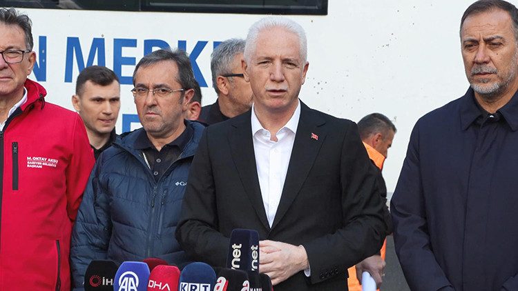 Davut Gül Ayazağa'da incelemelerde bulundu, 3 kişi aranıyor