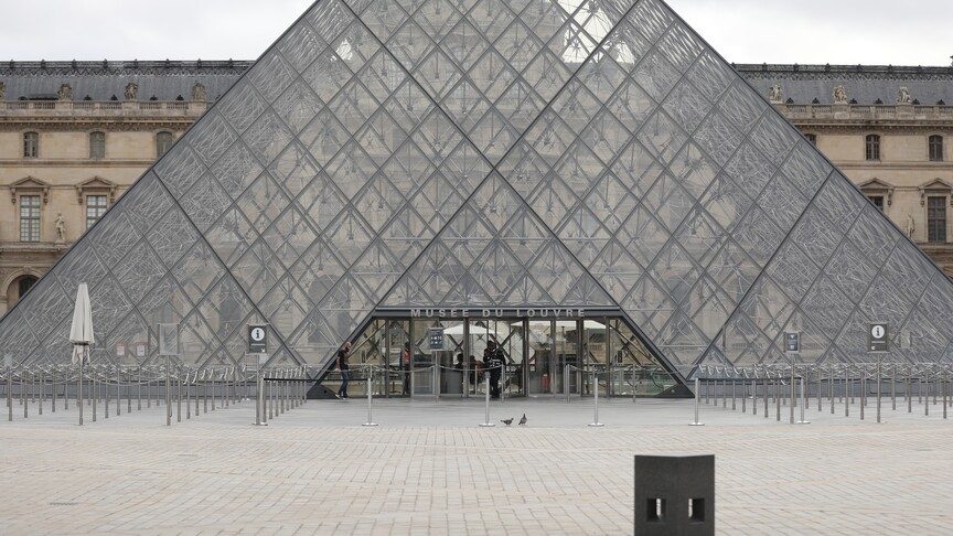 Louvre Müzesi onarılmazsa halka kapılarını kapatacak