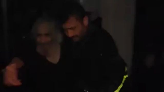 Beykoz'da sağanak yağış nedeniyle bir kişi evinde mahsur kaldı