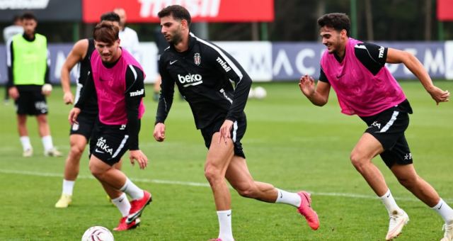 Beşiktaş'ta Italiano savunma hattında değişim yapacak