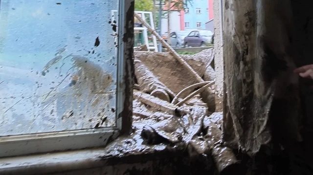 Sarıyer Ayazağa'da sel felaketi evleri bastı