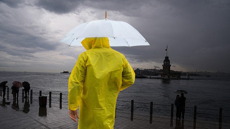 İstanbul'a Sağanak Yağış Geliyor, Sıcaklık Düşecek