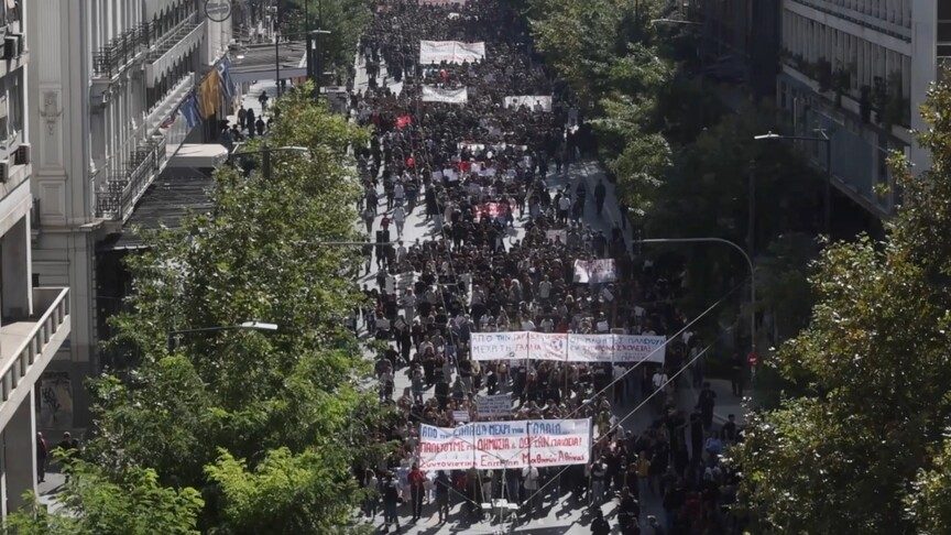 Yunanistan'da Öğretmenler ve Öğrenciler Eğitim Bütçesi İçin Eylem Düzenledi