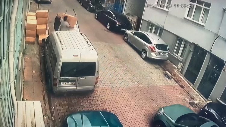 Kağıthane'de çöpten uyuşturucu ağına operasyon yapıldı