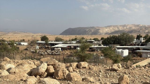 Ras el-Ahmer'deki İsrail saldırıları, 20 Filistinli aileyi göçe zorladı