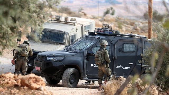 İsrail Ordusu Batı Şeria'da Filistinlilere Saldırıyor