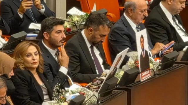 TBMM'de Can Atalay Protestosu: TİP Katılmadı, DEM Fotoğrafı Taşıdı