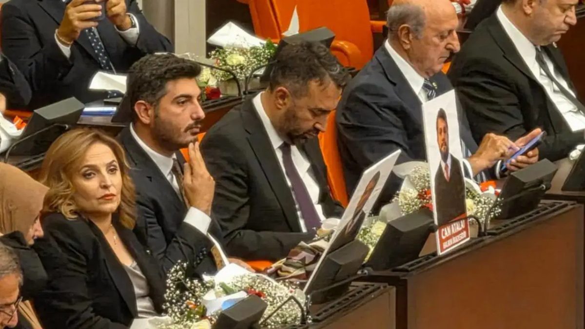TBMM'de Can Atalay Protestosu: TİP Katılmadı, DEM Fotoğrafı Taşıdı