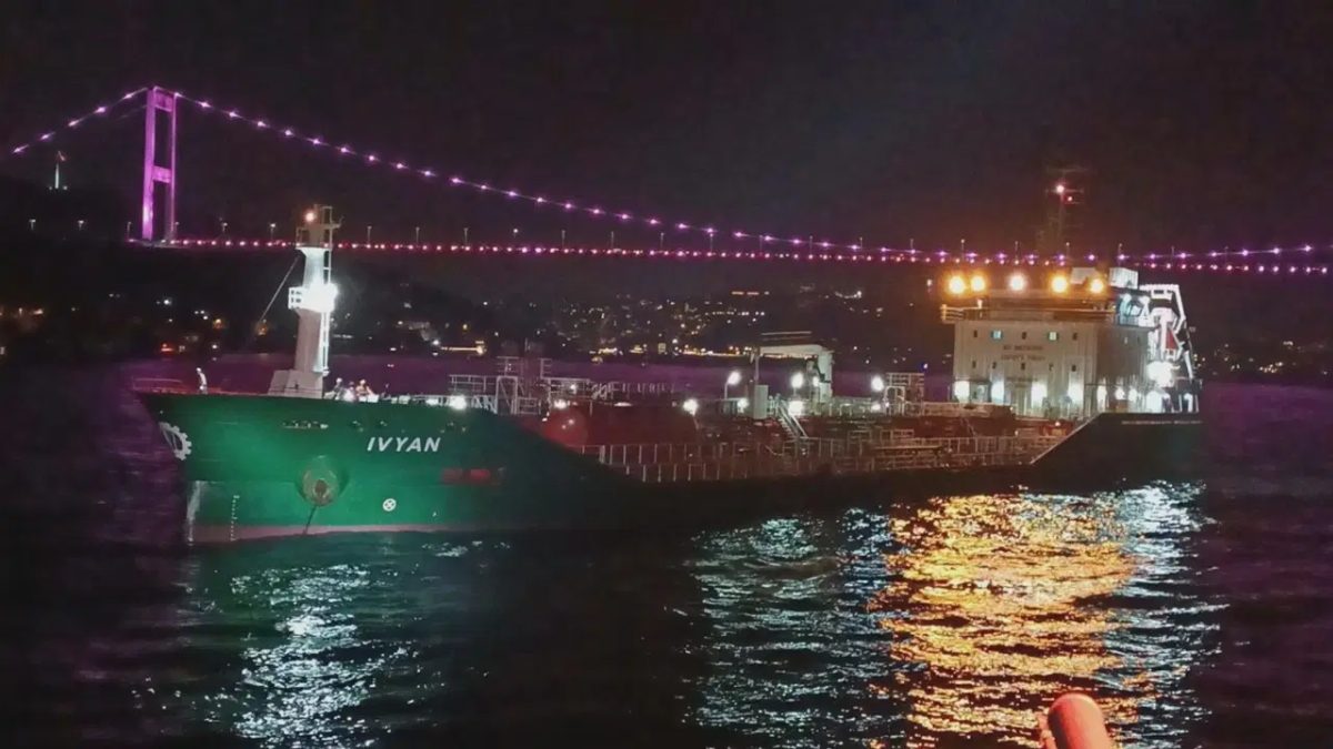 İstanbul Boğazı'ndaki Gemi Trafiği Tankerin Çekilmesiyle Açıldı