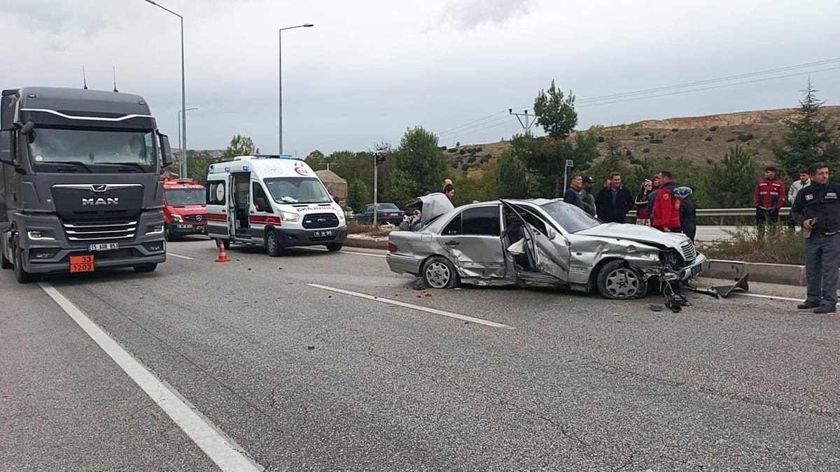 Burdur'da düğün yolunda kaza: 1 ölü, 4 yaralı