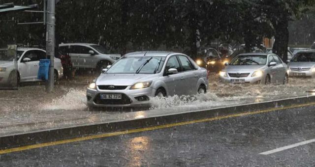 İstanbul'da Selde Zarar Gören Araçlar İçin Süre Verildi