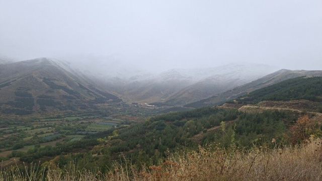 İzmir'in yüksek kesimlerine kar yağışı etkisi başladı