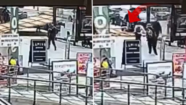 Kadıköy'de inşaat kaplaması devrildi, ikiz kardeşler yaralandı