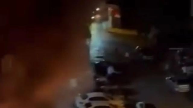 Kadıköy'de oto galeride yangın paniği yaşandı