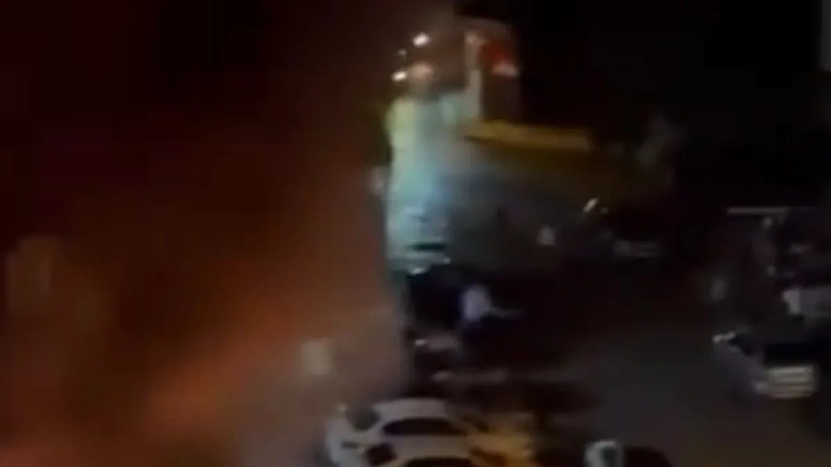 Kadıköy'de oto galeride yangın paniği yaşandı