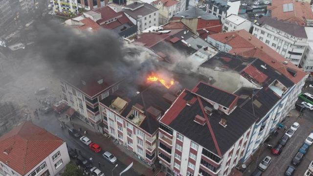 İstanbul Arnavutköy'de yangın: Mahsur kalanlar kurtarıldı